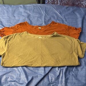 Old Navy Crewneck Tee Pair in Rust and Olive Green